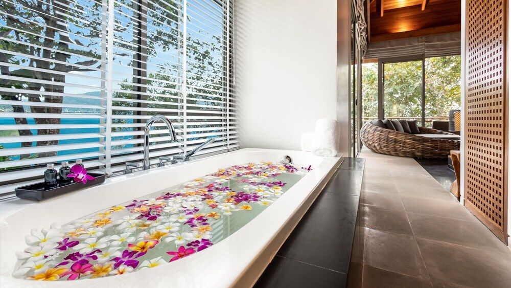 Villa Chelay - Luxury Waterfront Villa Luxury Villa, 4 Bedrooms, Ocean View, Oceanfront 22