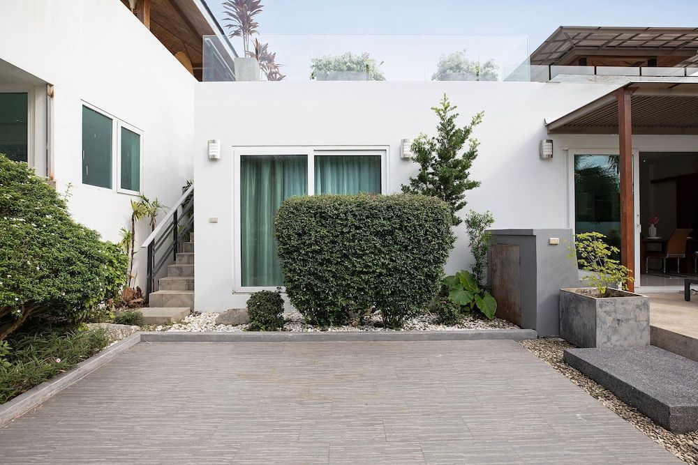 undefined Miami-Style 2BR Pool Villa Janine Kamala 3