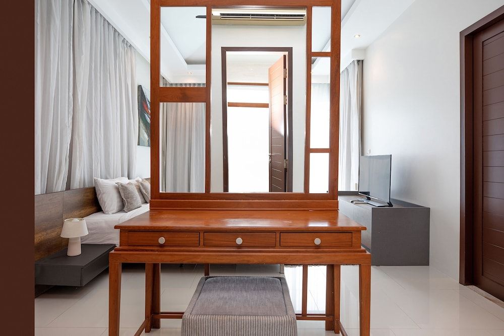 Miami-Style 2BR Pool Villa Janine Kamala Deluxe Villa 9