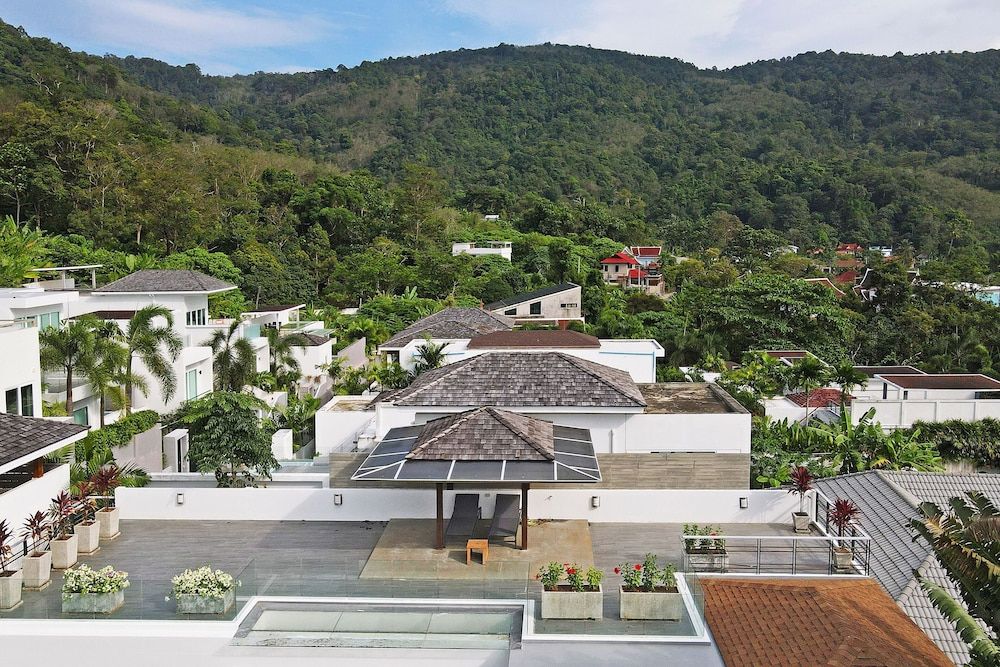 undefined Miami-Style 2BR Pool Villa Janine Kamala 4