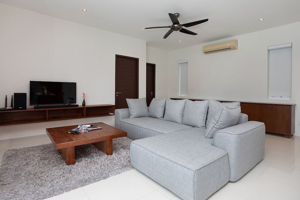 Miami-Style 2BR Pool Villa Janine Kamala Deluxe Villa 10