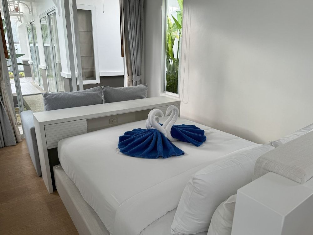 Kamala Garden View villa by Lofty Deluxe Villa, 4 Bedrooms, Private Pool 8