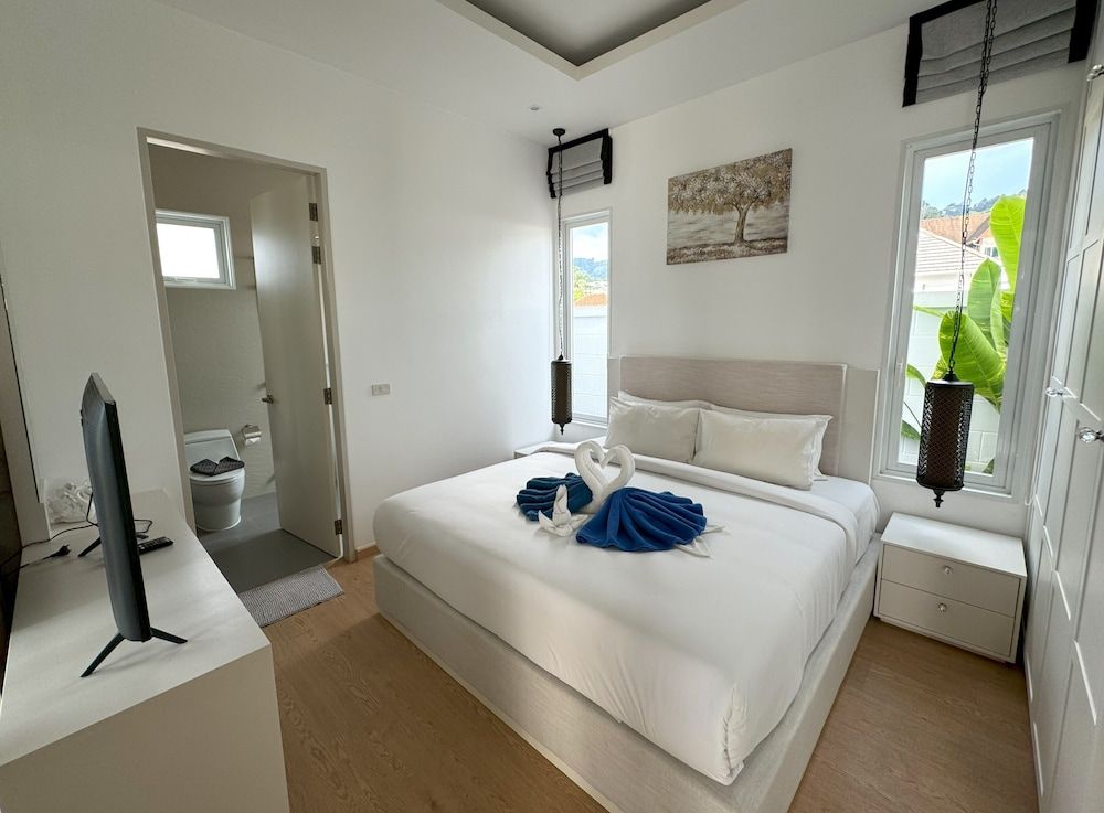 Kamala Garden View villa by Lofty Deluxe Villa, 4 Bedrooms, Private Pool 6