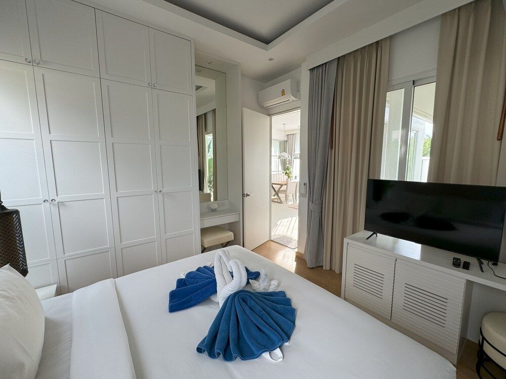 Kamala Garden View villa by Lofty Deluxe Villa, 4 Bedrooms, Private Pool 7