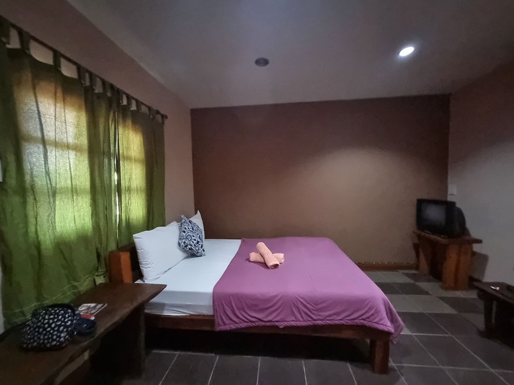 Sawasdee Sichang Resort Standard Room, Lanai 7