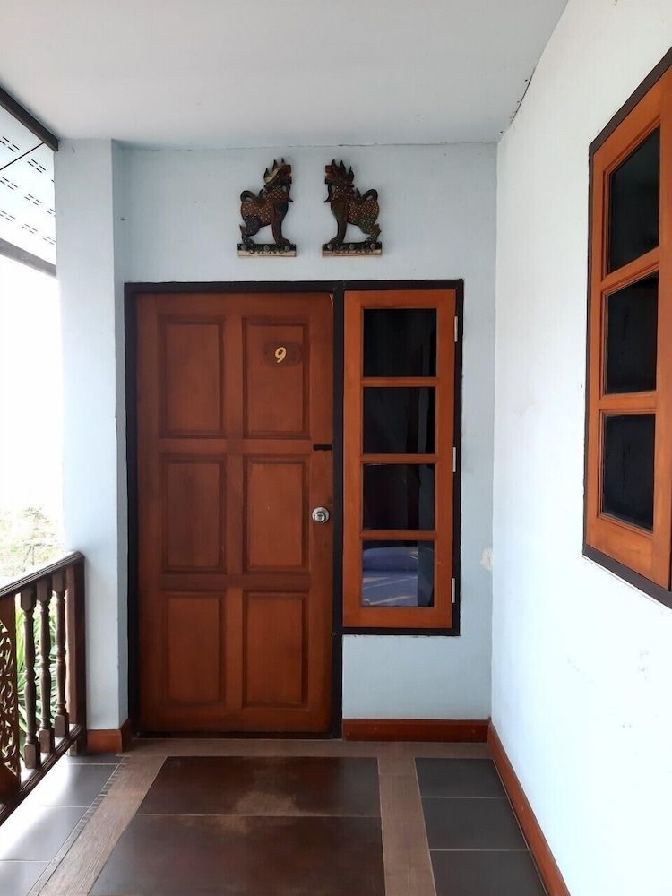 Sawasdee Sichang Resort Family Quadruple Room 8