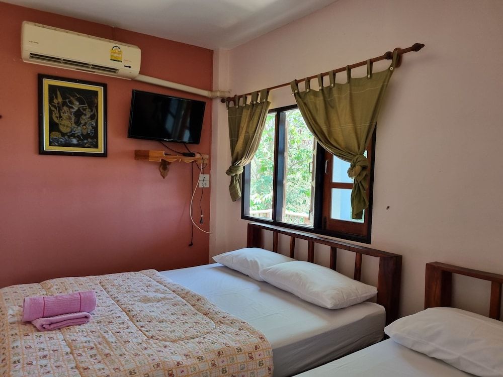 Sawasdee Sichang Resort Family Quadruple Room 2