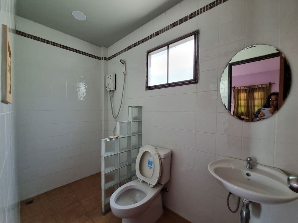 Sawasdee Sichang Resort Standard Room, Lanai 14