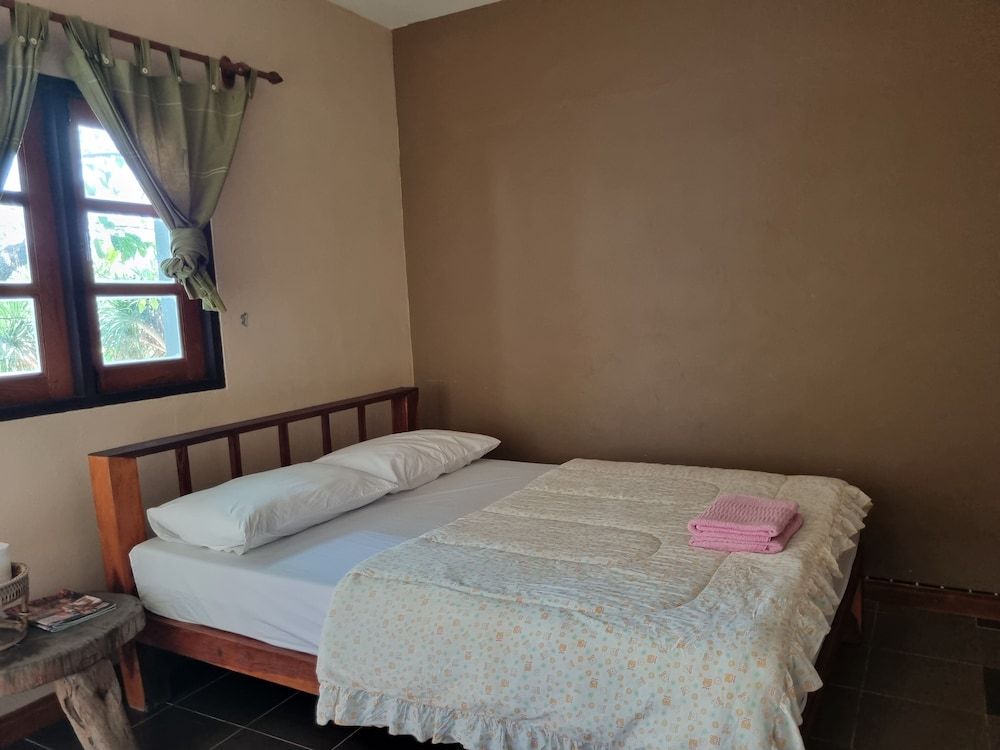 Sawasdee Sichang Resort Standard Room, Lanai 5