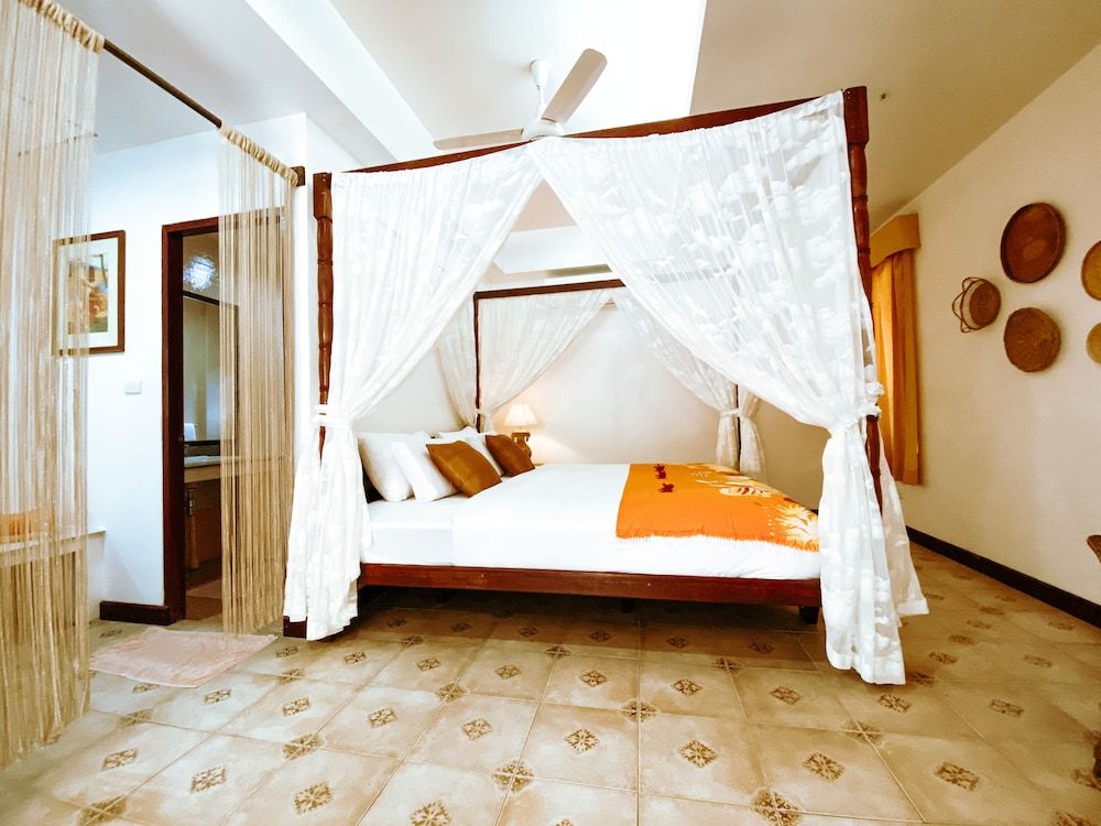 Poolside Suite