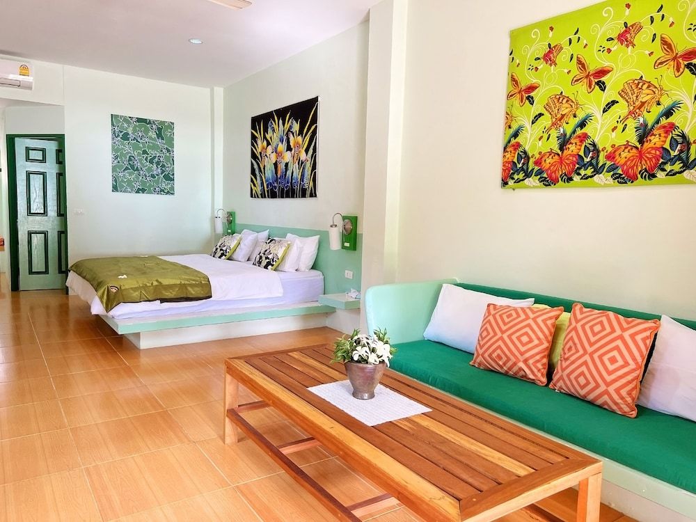 Cruiser Island Resort by Swiss-Belhotel Deluxe Beachfront Suite 2