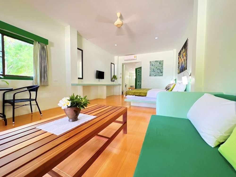 Cruiser Island Resort by Swiss-Belhotel Deluxe Beachfront Suite 7