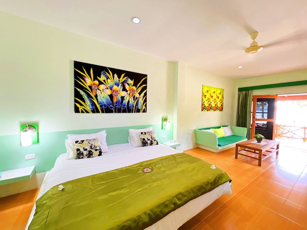 Cruiser Island Resort by Swiss-Belhotel Deluxe Beachfront Suite 3