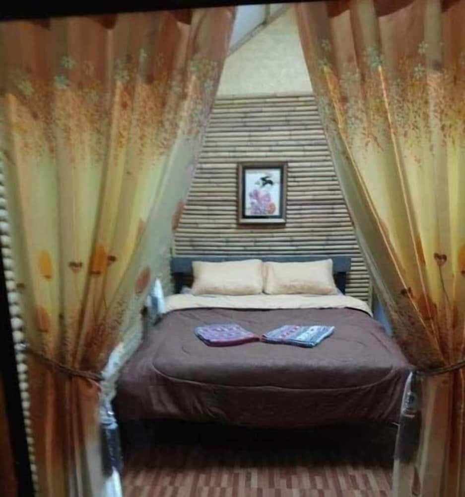 Traditional Cabin
