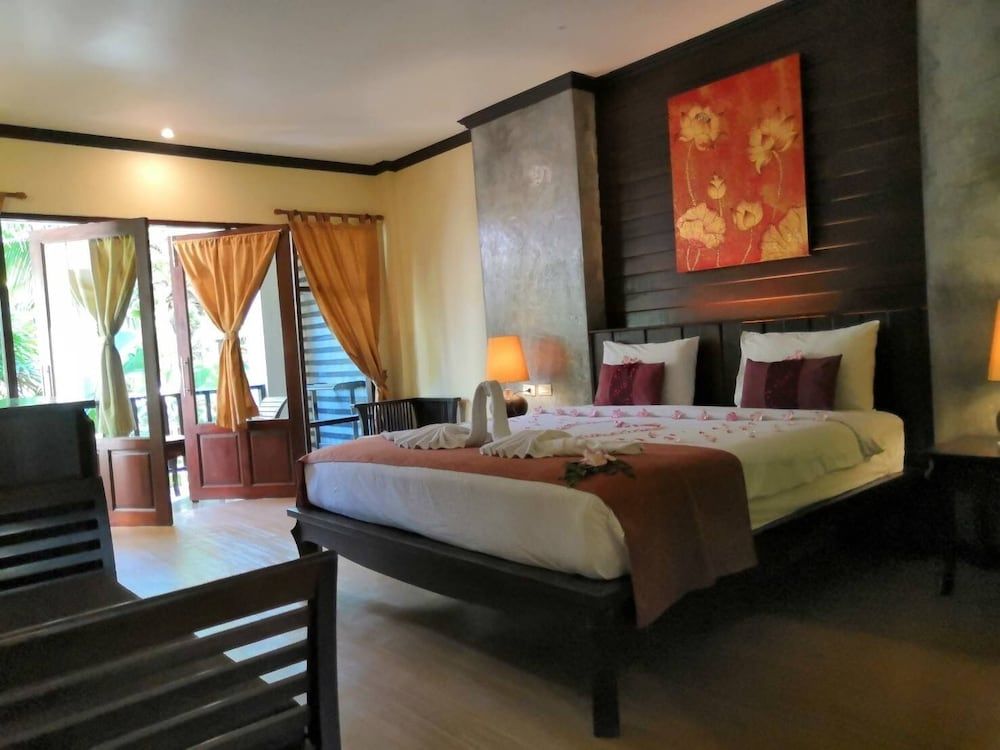 Seashell Resort Koh Tao Deluxe Room with Garden View 5
