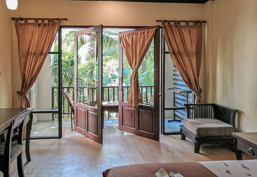 Seashell Resort Koh Tao Deluxe Room with Garden View 9