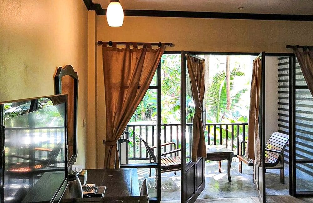 Seashell Resort Koh Tao Deluxe Room with Garden View 10