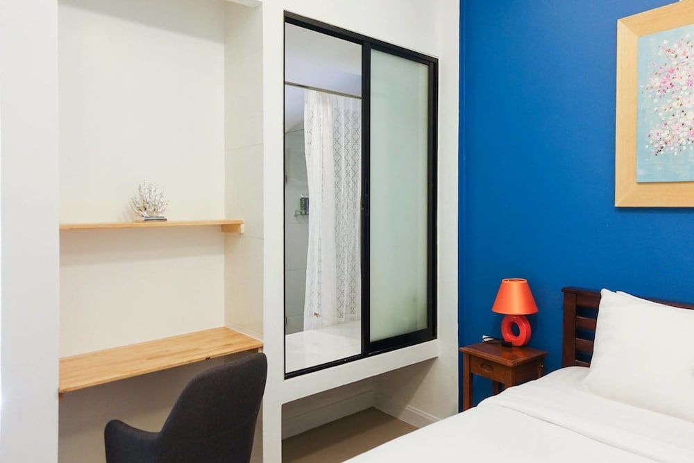 The Snug Airportel Deluxe Room, 1 King Bed, No Windows 15