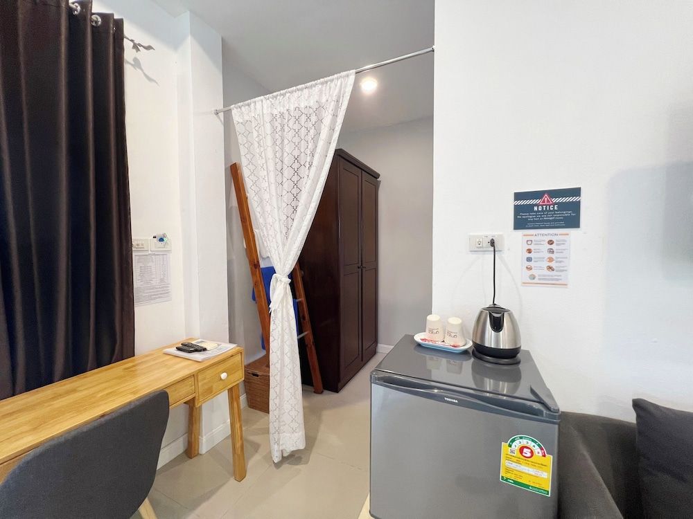 The Snug Airportel Deluxe Twin Room 18