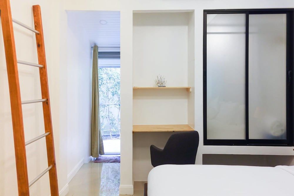 The Snug Airportel Deluxe Room, 1 King Bed, No Windows 16