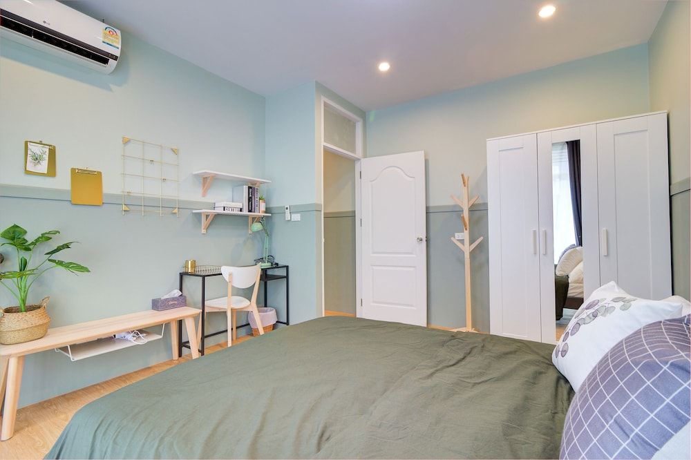 undefined Uncle Tops House 8