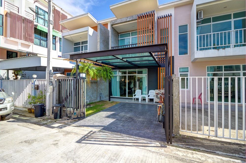 undefined Uncle Tops House 3