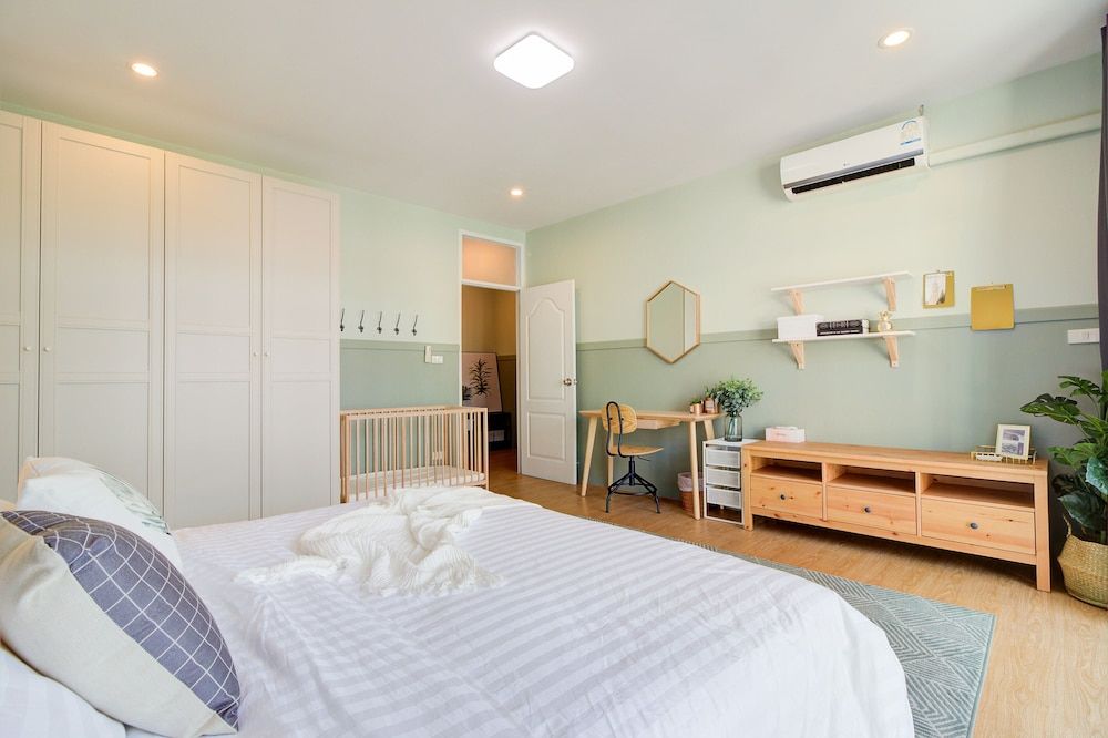 undefined Uncle Tops House 5