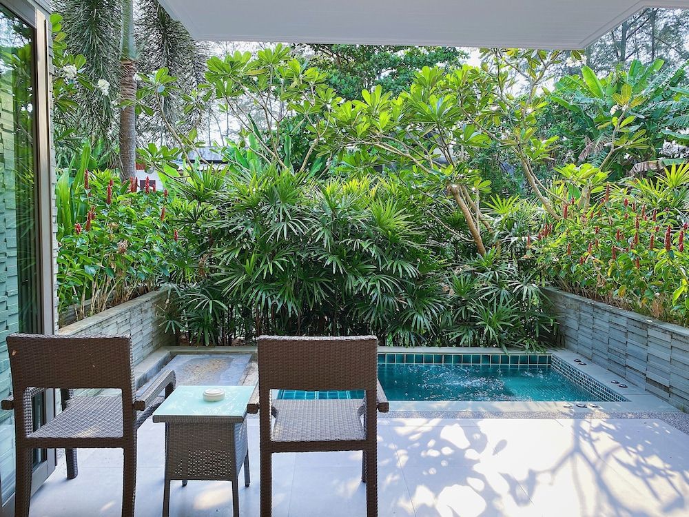 undefined "beachfront 2br Home With Private Jacuzzi Pool on Stunning Naithon Beach 3" 8