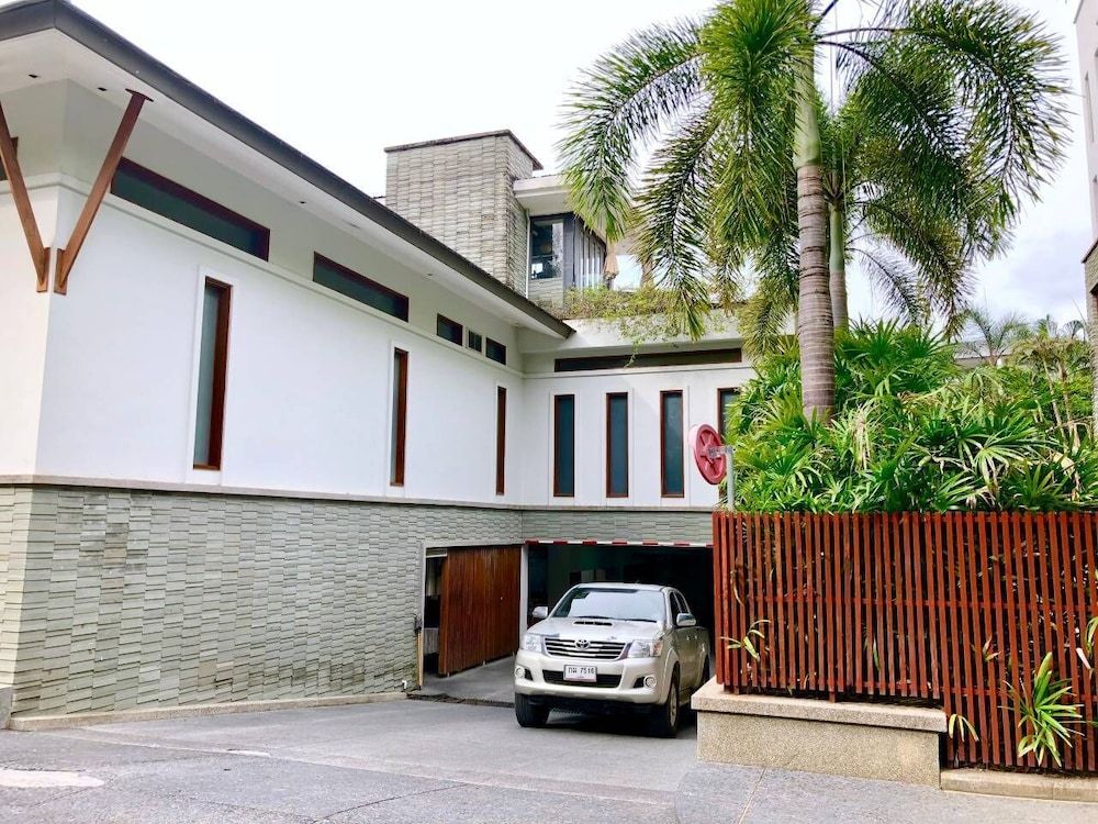 undefined "beachfront 2br Home With Private Jacuzzi Pool on Stunning Naithon Beach 3" 2