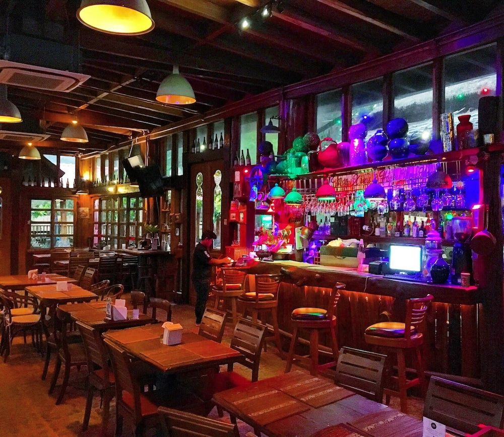 undefined Stylish 3br Pool Villa Walk to Beautiful Naiyang Beach 5