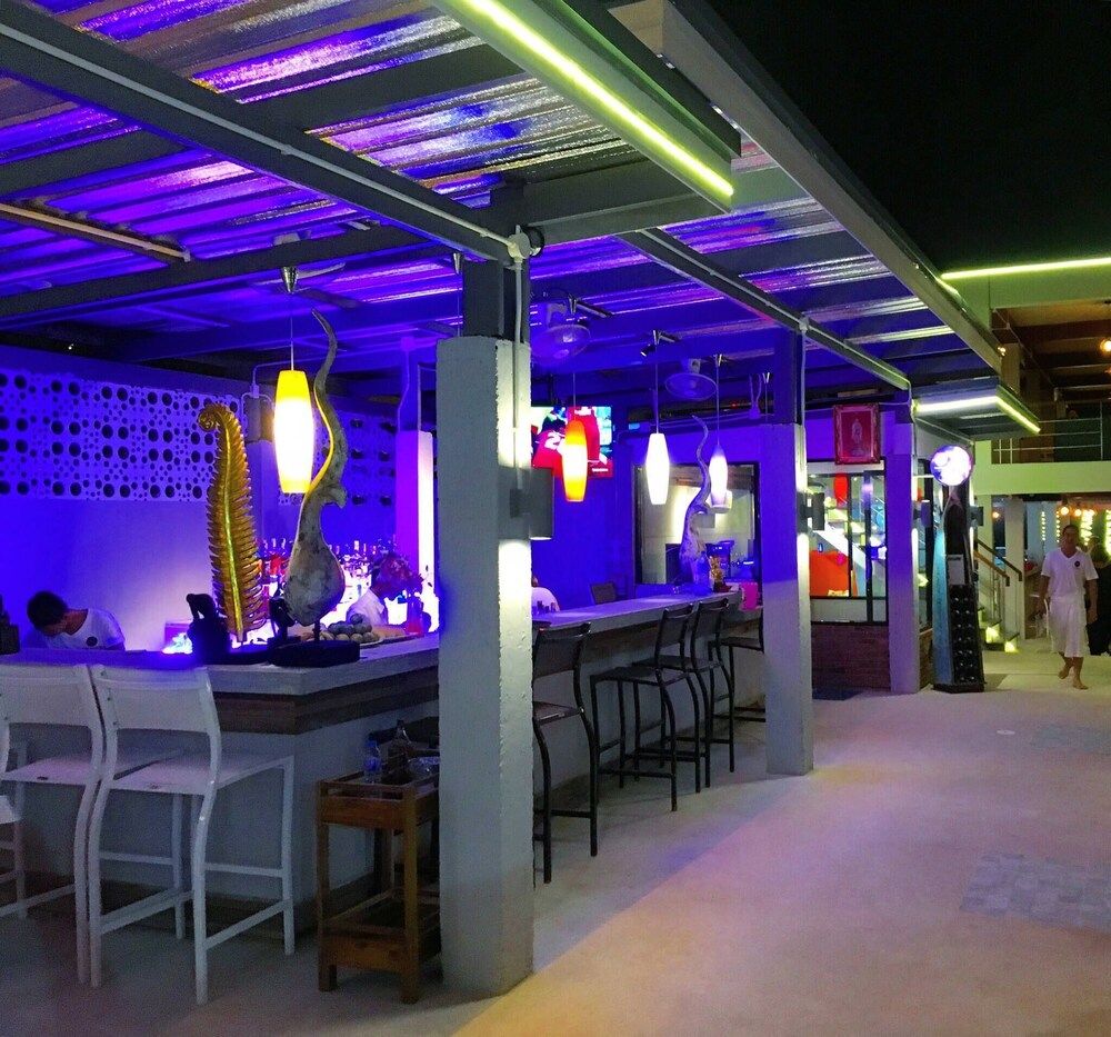 undefined Stylish 3br Pool Villa Walk to Beautiful Naiyang Beach 2