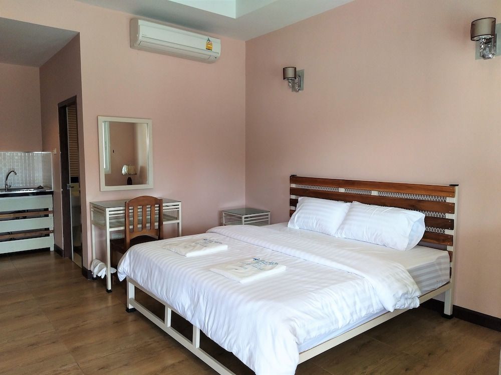 Pirom Lake And Resort Standard Double Room 2