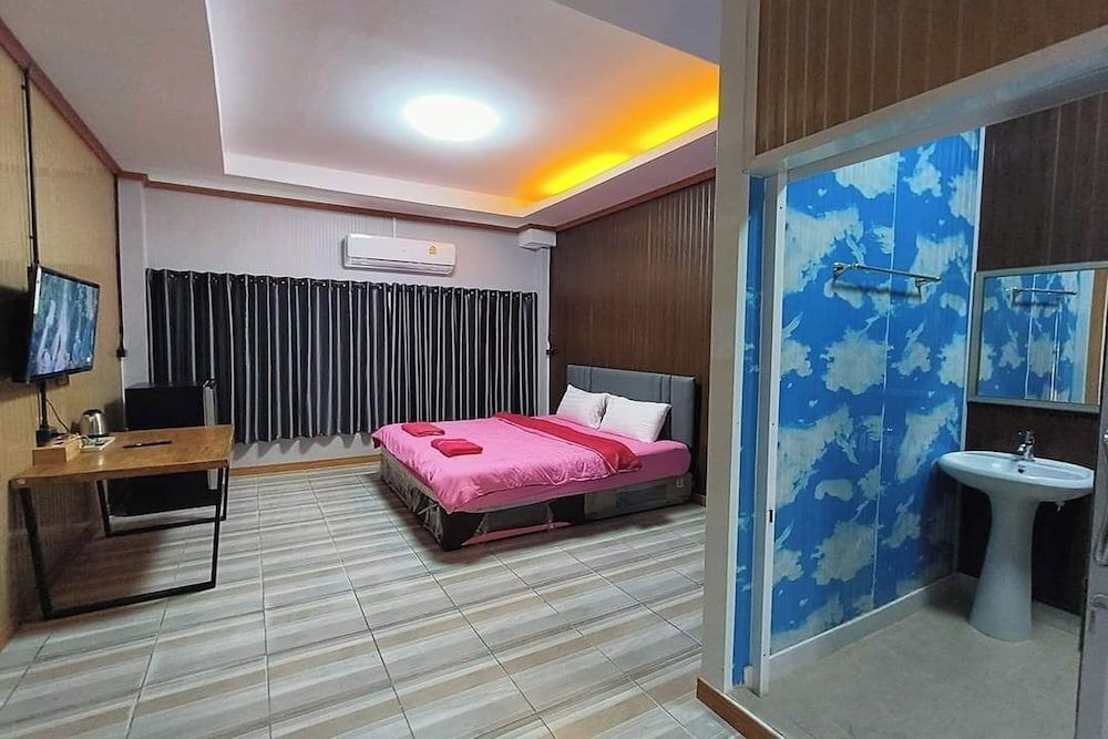 Pingpong Place Standard King Room