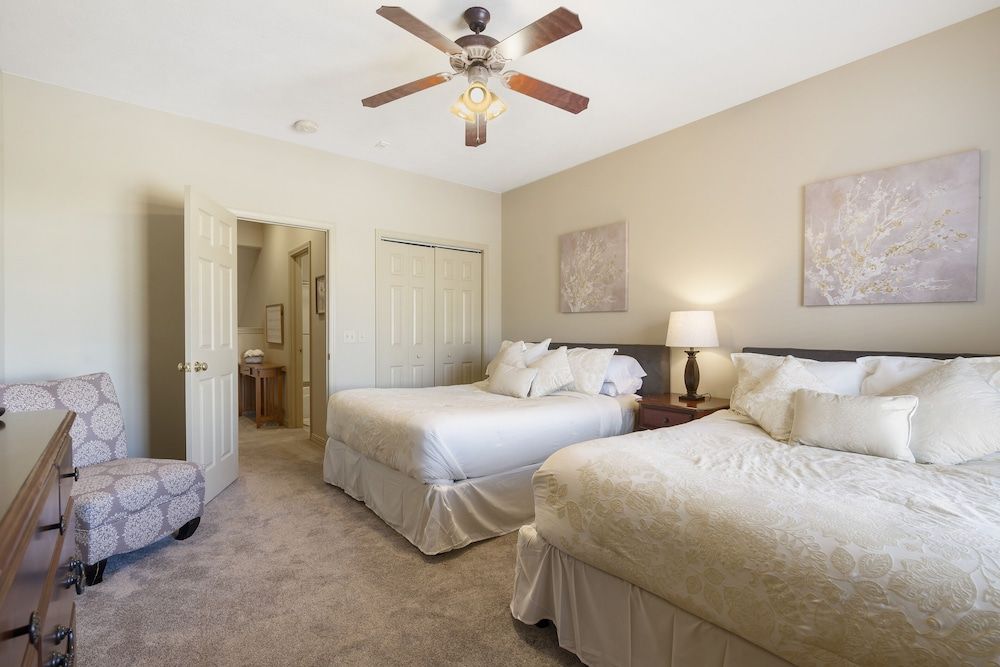 Townhome, Multiple Beds, Balcony, Garden View (Birdie Lane Beauty)