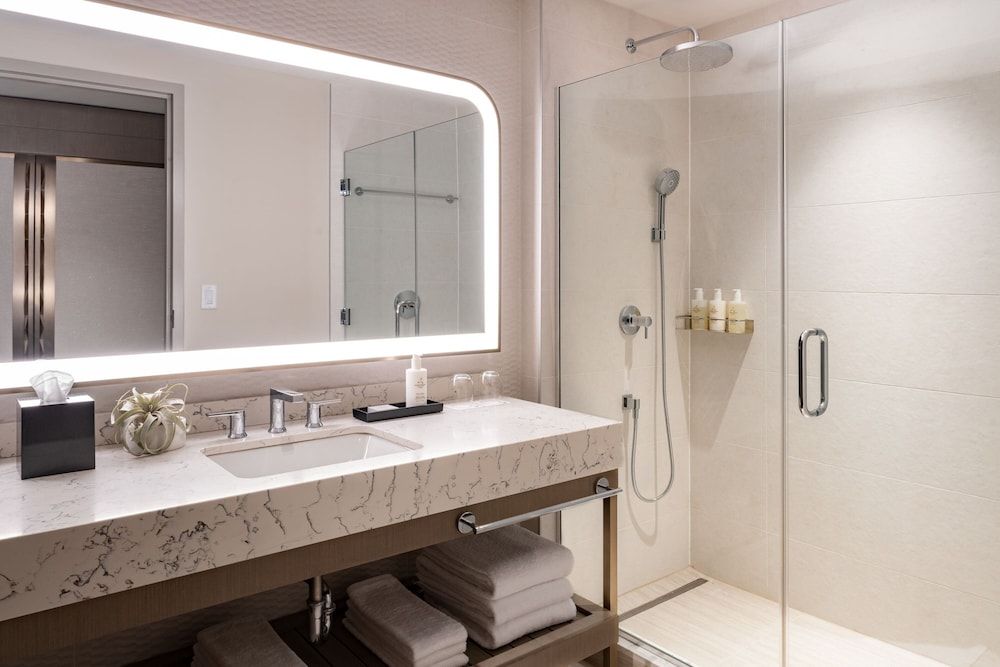 JW Marriott Clearwater Beach Resort & Spa Suite, 1 Bedroom, Resort View 3