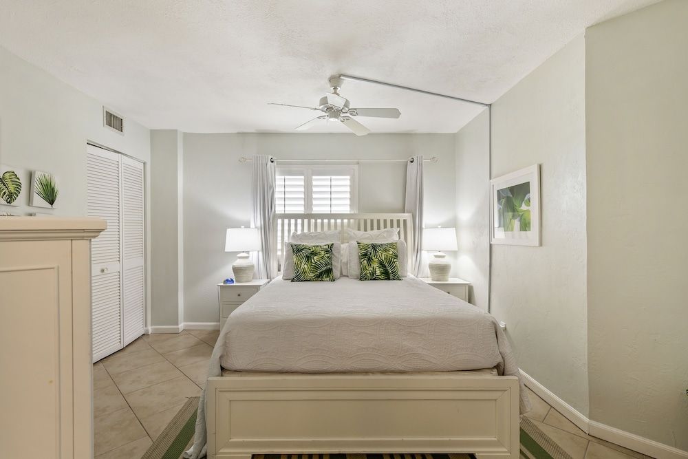 Tropical Palms 704