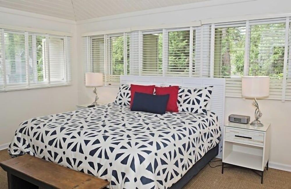 House, Multiple Beds, Kitchen, Pool View (2 Grey Widgeon)
