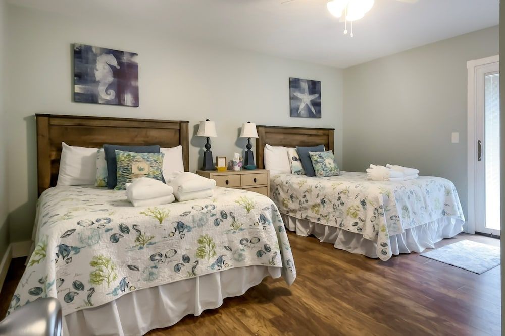 House, Multiple Beds, Pool Access, Pool View (1 Harleston Green)
