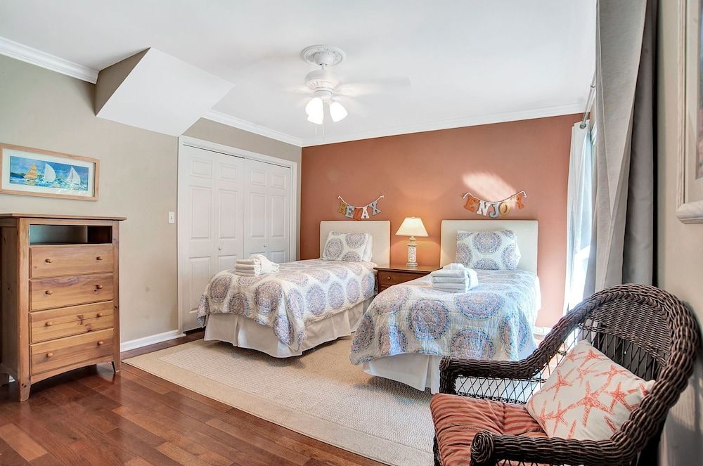 House, Multiple Beds, Pool Access, Pool View (6 Windjammer Court)