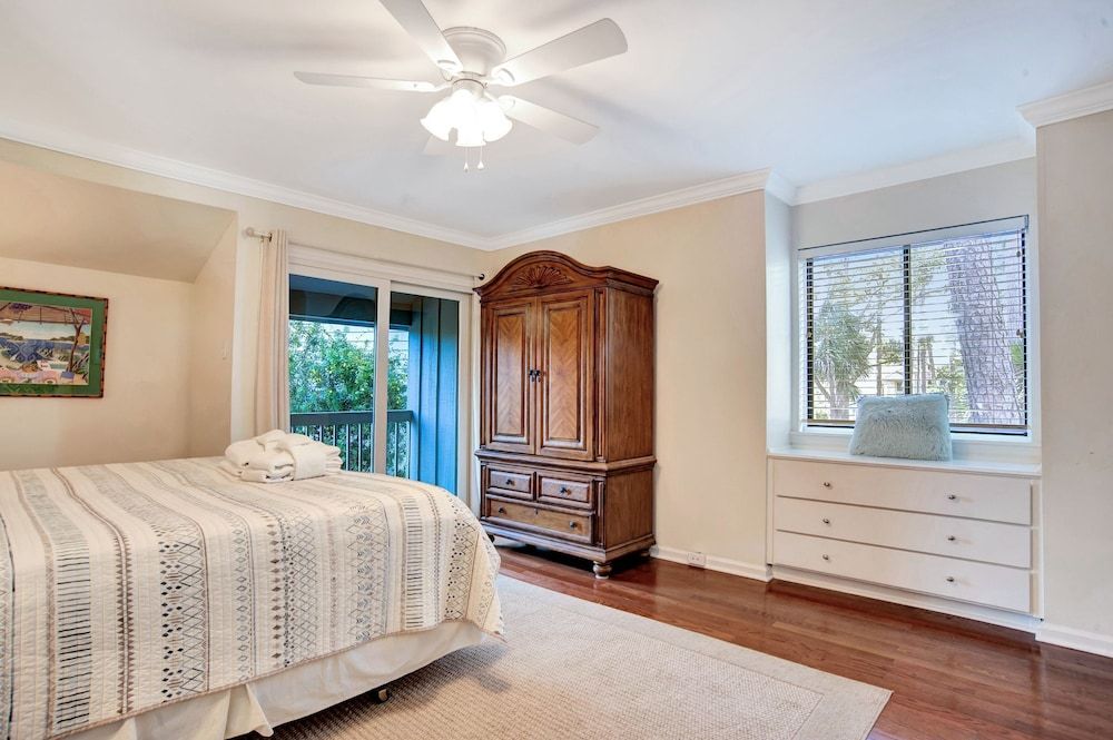 House, Multiple Beds, Pool Access, Pool View (6 Windjammer Court)