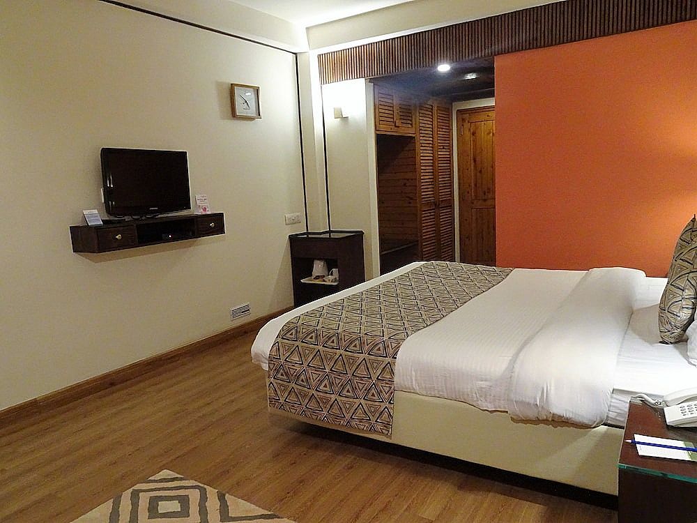 Honeymoon Inn Shimla Super Deluxe Double Room 6