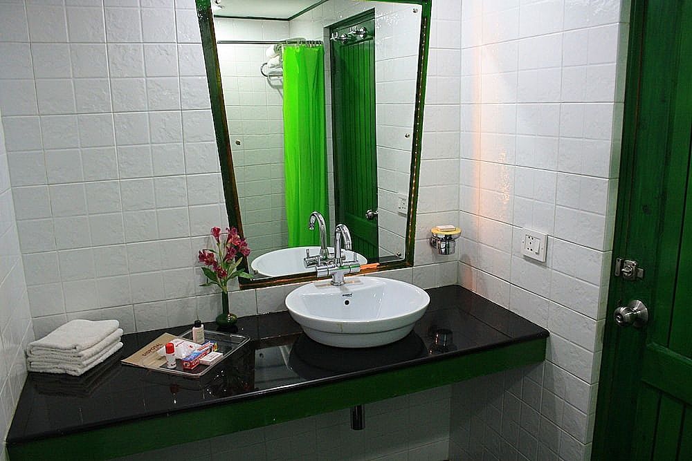 Honeymoon Inn Shimla Super Deluxe Double Room 9