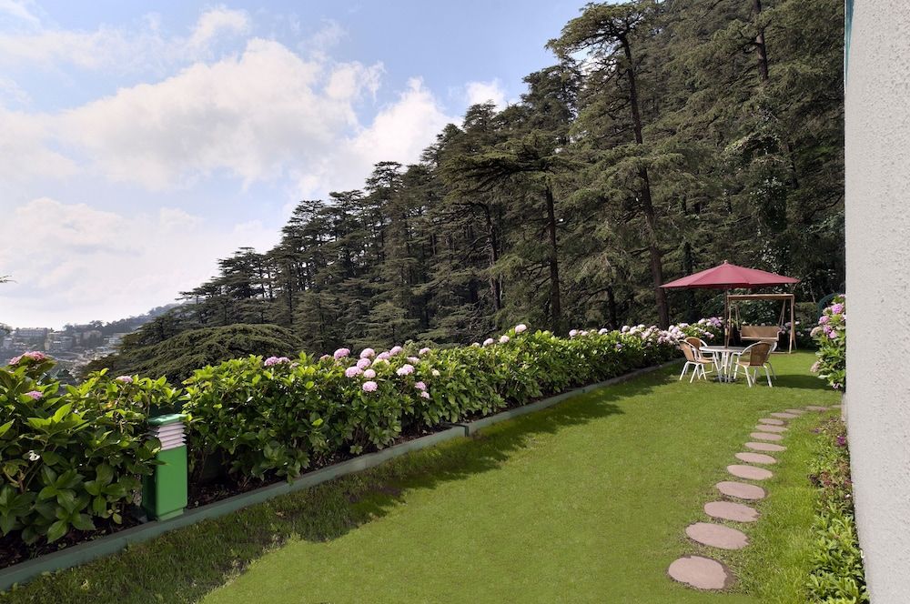 Honeymoon Inn Shimla Super Deluxe Double Room 8