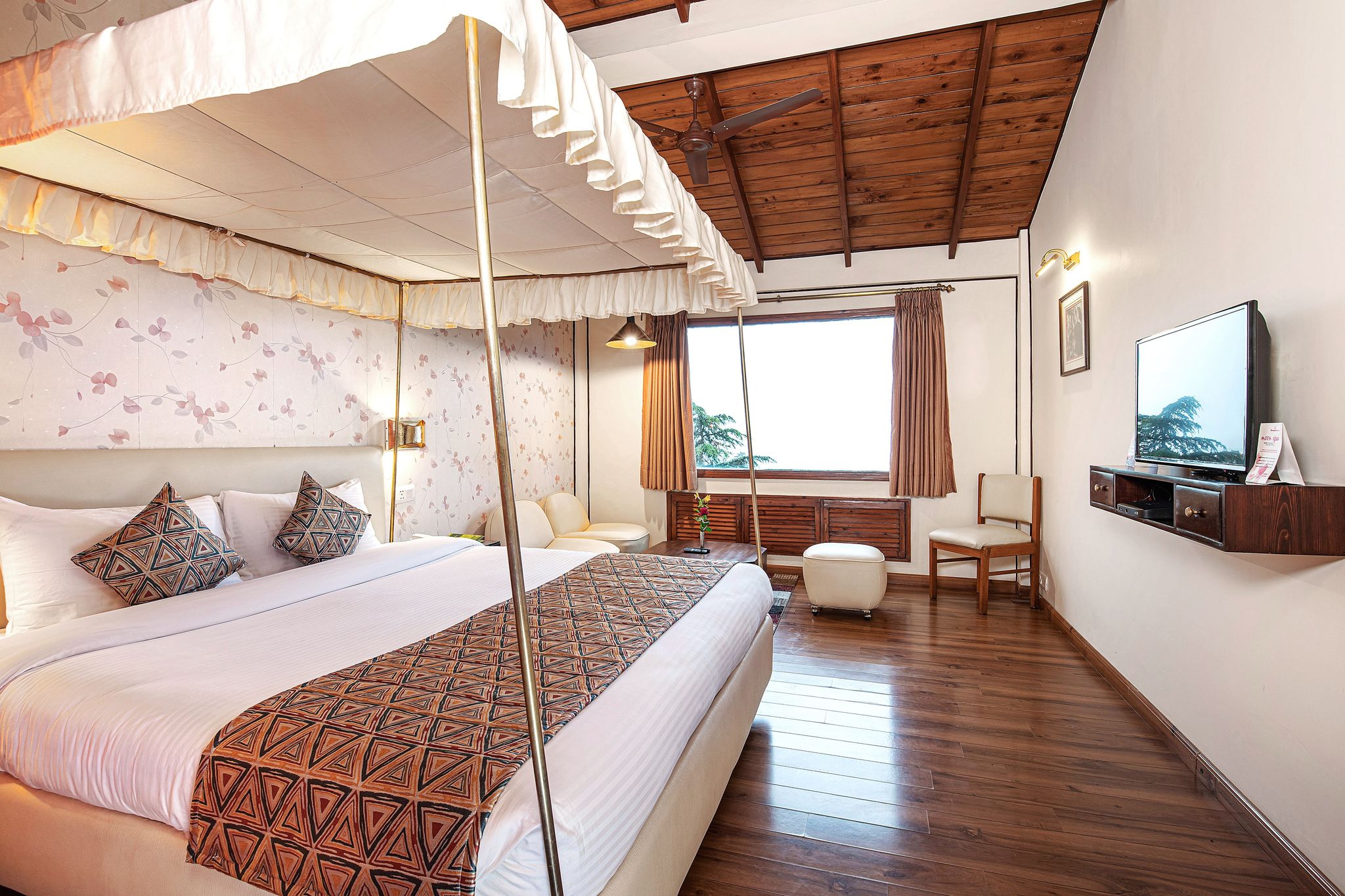 Honeymoon Inn Shimla Super Deluxe Double Room 4