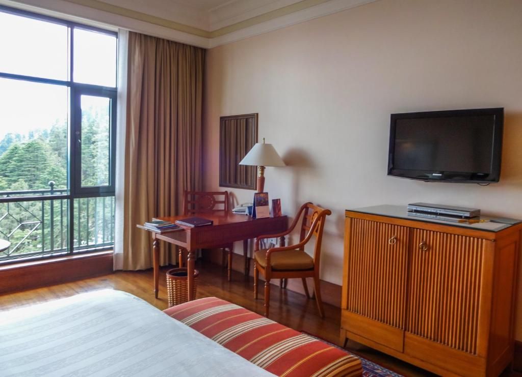 Premier Room, 1 King Bed, Valley View