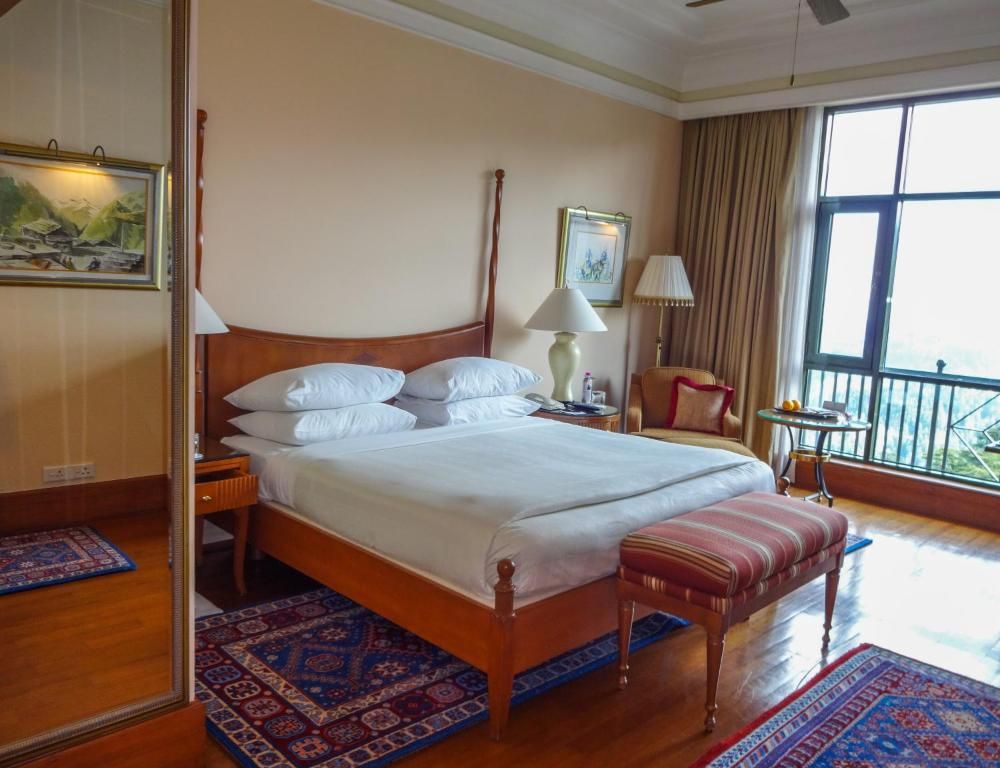 Premier Room, 1 King Bed, Valley View