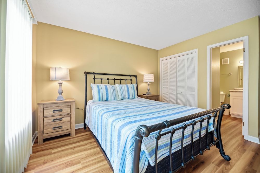 Condo (2 Bedrooms)