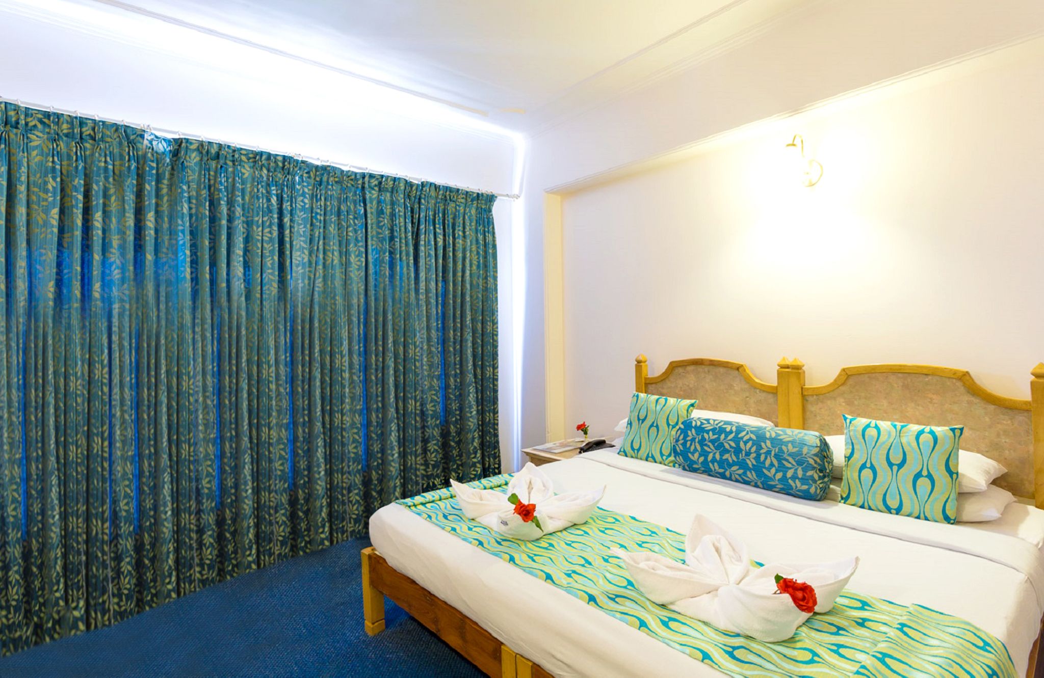 Toshali Royal View Shimla Royal Executive Deluxe Valley View Without Balcony 4