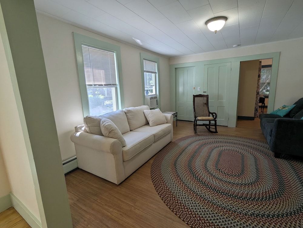 Blooming Inn Deluxe ground floor apartment sleeps up to 6 9