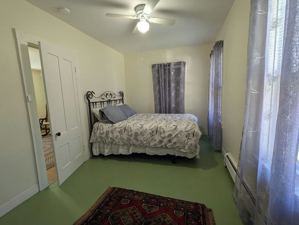 Blooming Inn Deluxe ground floor apartment sleeps up to 6